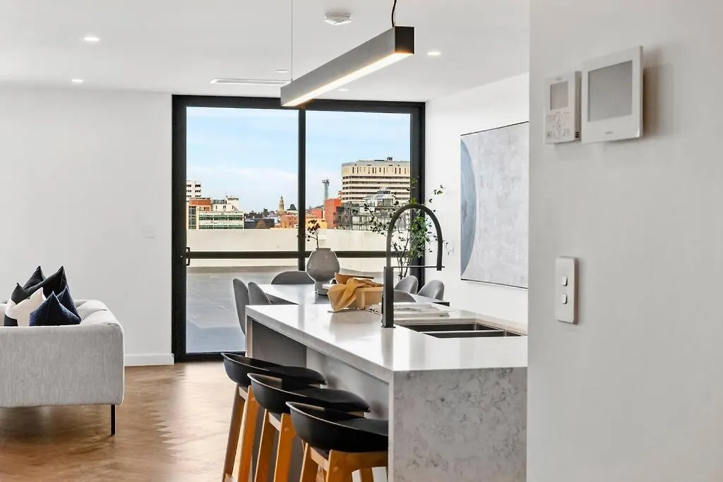 Hobart Cbd Roof Top Penthouse Apartment