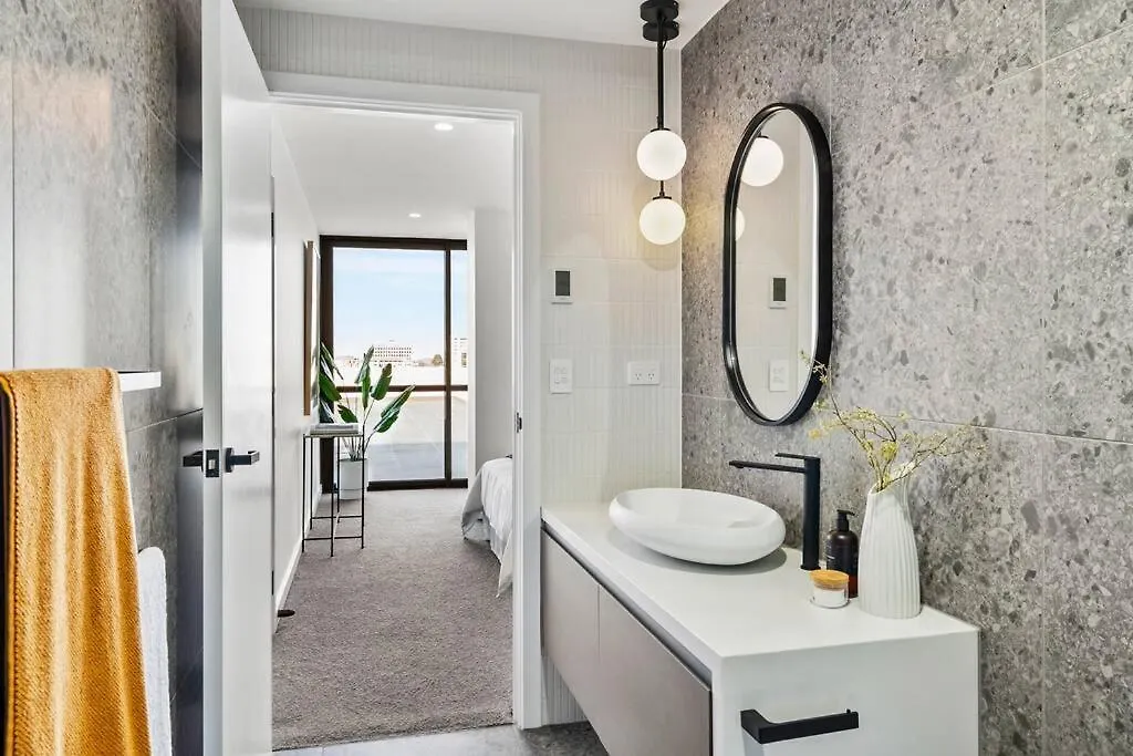 Hobart Cbd Roof Top Penthouse Apartment